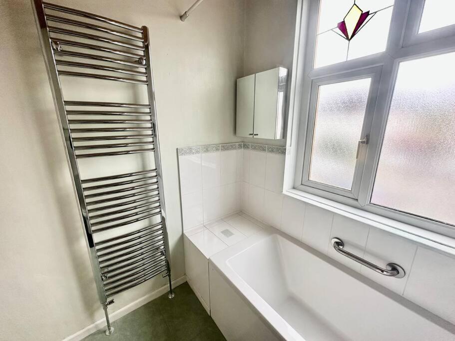 Вилла 4 Bed House In Daneby Road,Se6 Catford Экстерьер фото