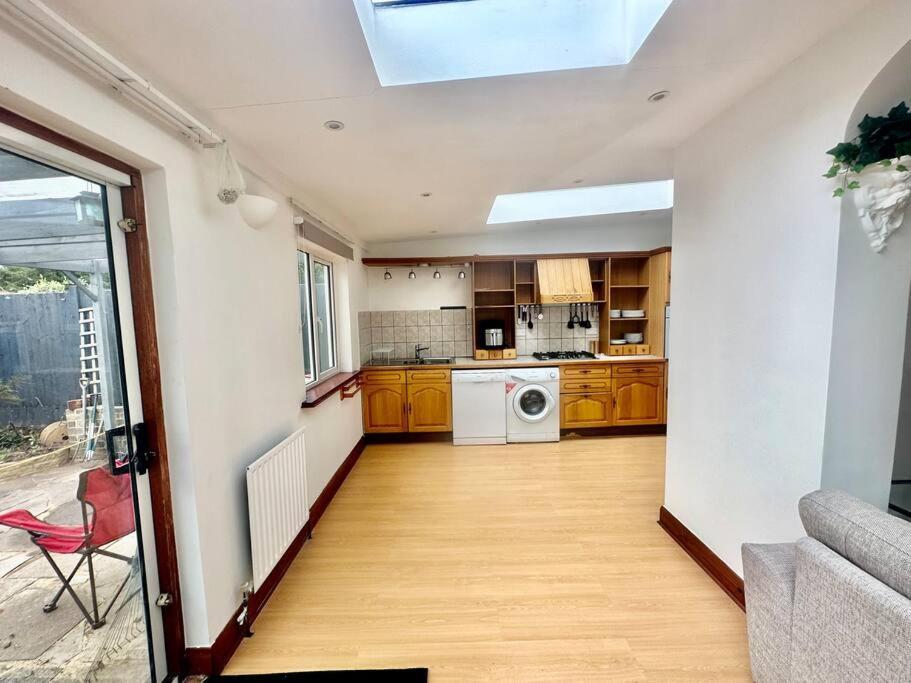 Вилла 4 Bed House In Daneby Road,Se6 Catford Экстерьер фото