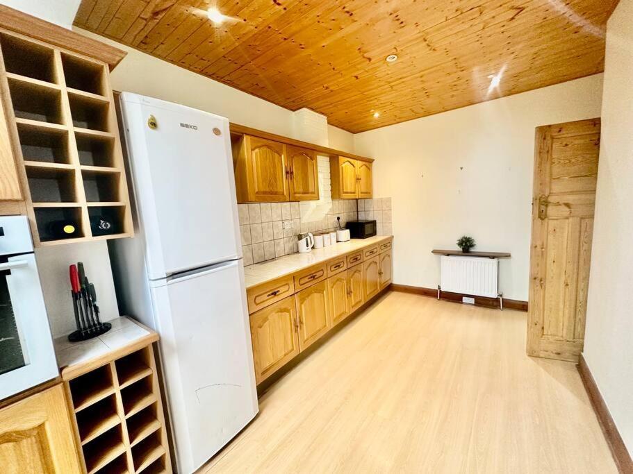 Вилла 4 Bed House In Daneby Road,Se6 Catford Экстерьер фото