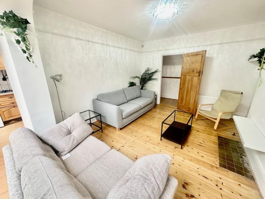 Вилла 4 Bed House In Daneby Road,Se6 Catford Экстерьер фото