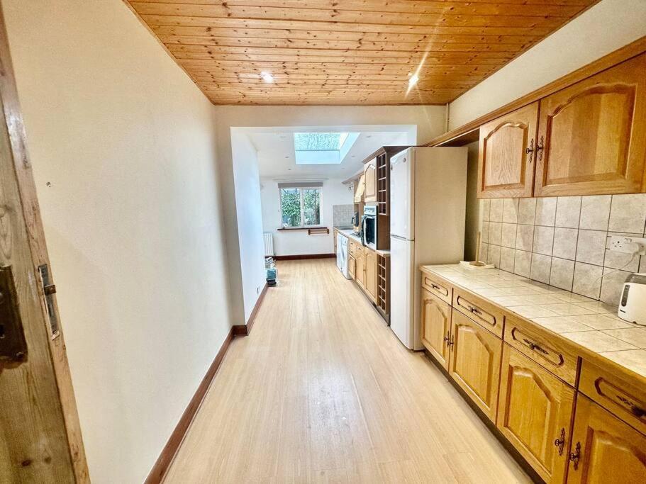 Вилла 4 Bed House In Daneby Road,Se6 Catford Экстерьер фото