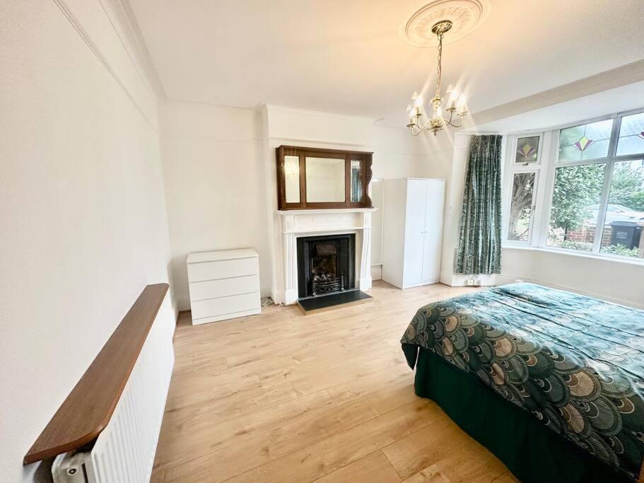 Вилла 4 Bed House In Daneby Road,Se6 Catford Экстерьер фото