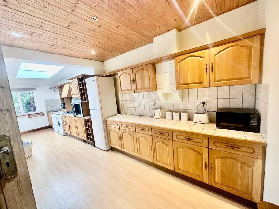 Вилла 4 Bed House In Daneby Road,Se6 Catford Экстерьер фото