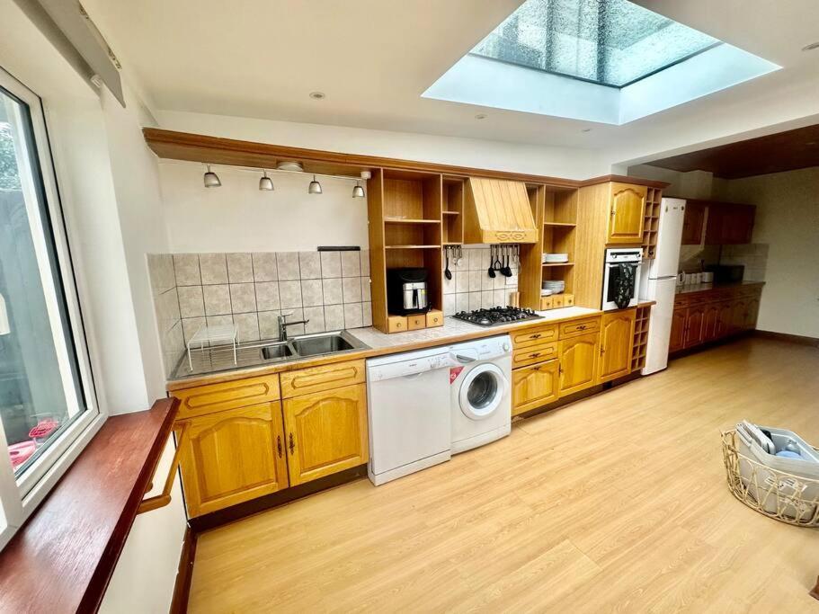 Вилла 4 Bed House In Daneby Road,Se6 Catford Экстерьер фото