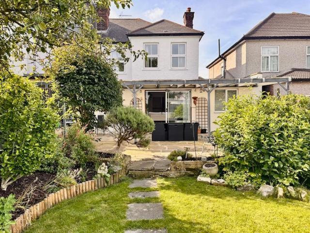 Вилла 4 Bed House In Daneby Road,Se6 Catford Экстерьер фото